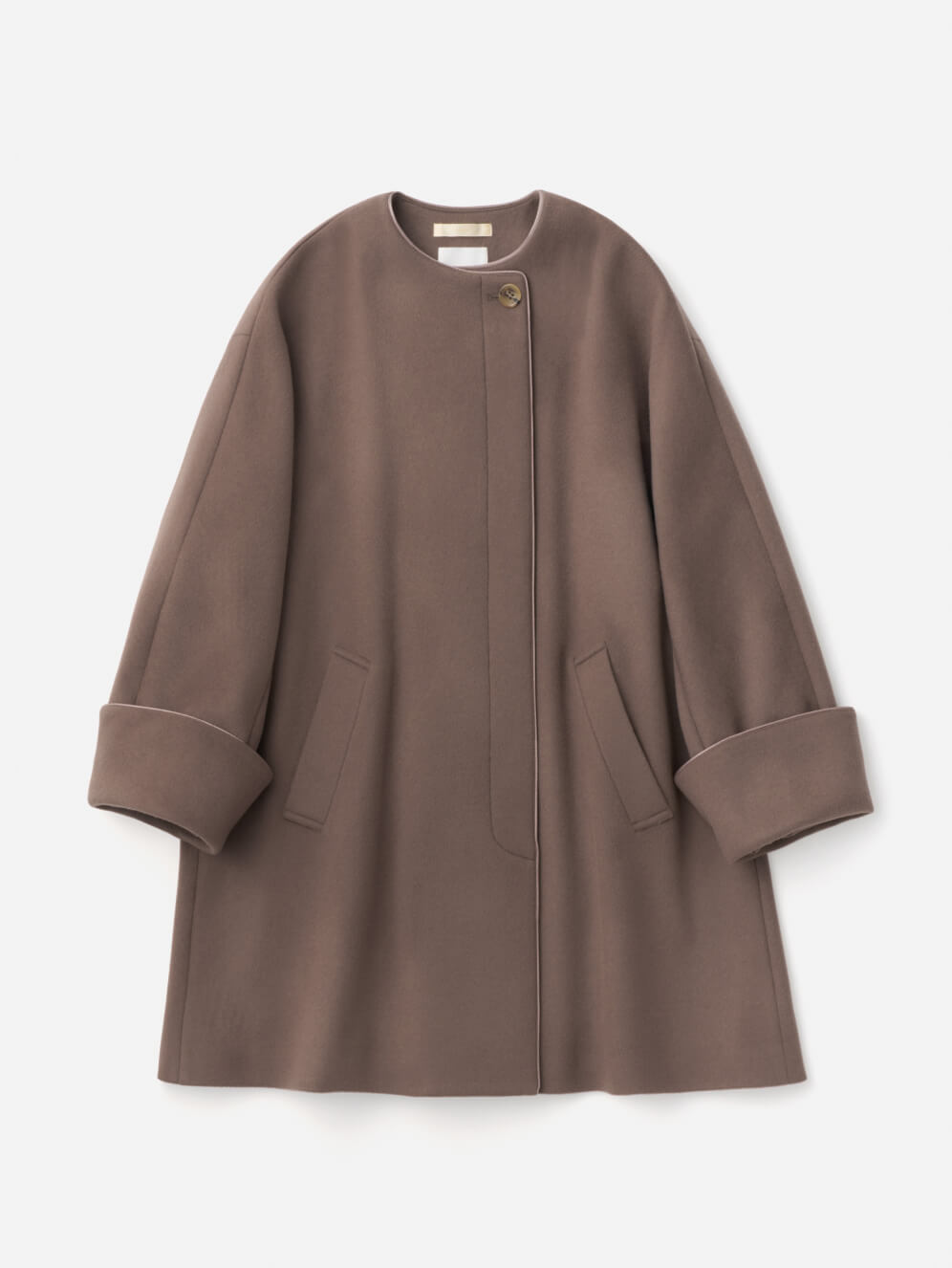 最注目のトレンドカラー、ブラウンのコート