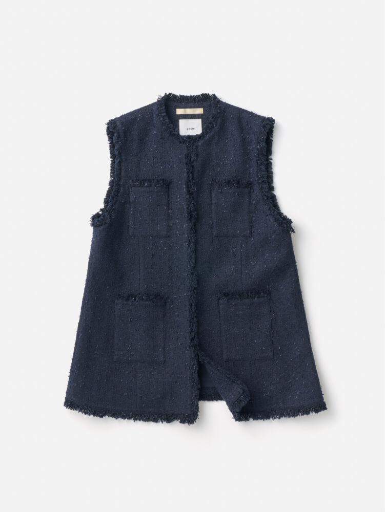 シックで端正なネイビーのツイードジレ