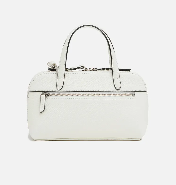 背面には、すぐに荷物を取り出せるのファスナー付き外ポケット