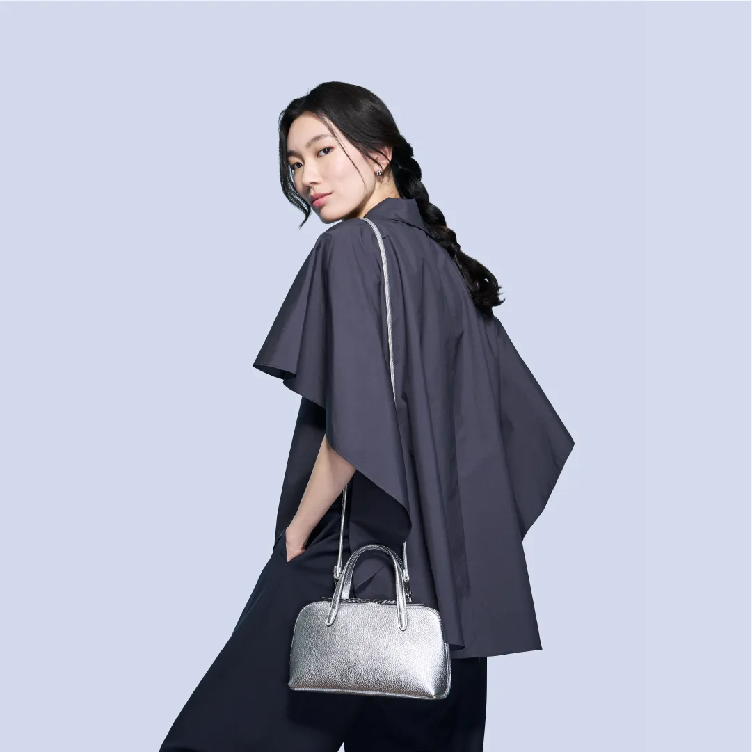 ショルダーバッグ　シルバー