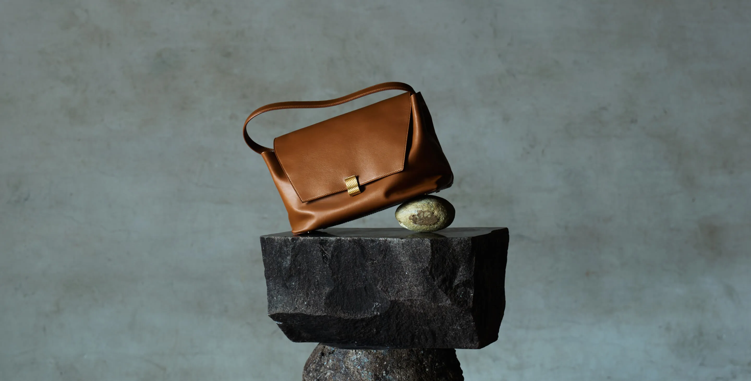 もつ人の美学を写し出す存在。その美しさはしなやかで、力強く。