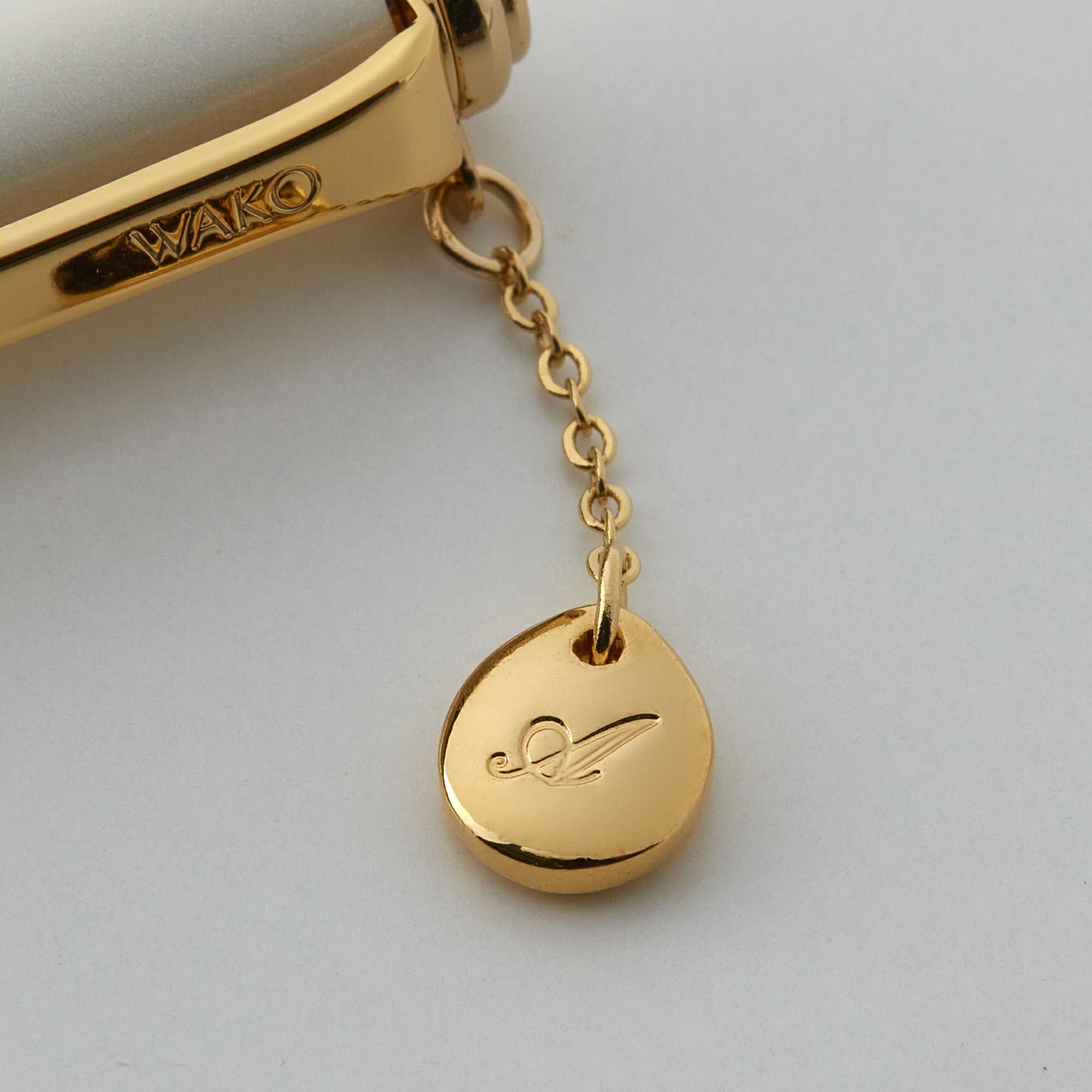 イニシャル入りチャーム付きボールペン〈A・C・E・F・H・I・J