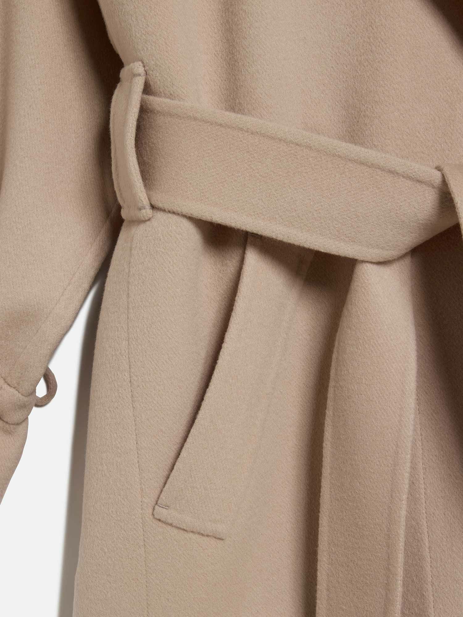 NEW CLOSET リバーフードコート ベージュ |アウター・ジャケット NEW CLOSET リバーフードコート ベージュ |アウター・ジャケット