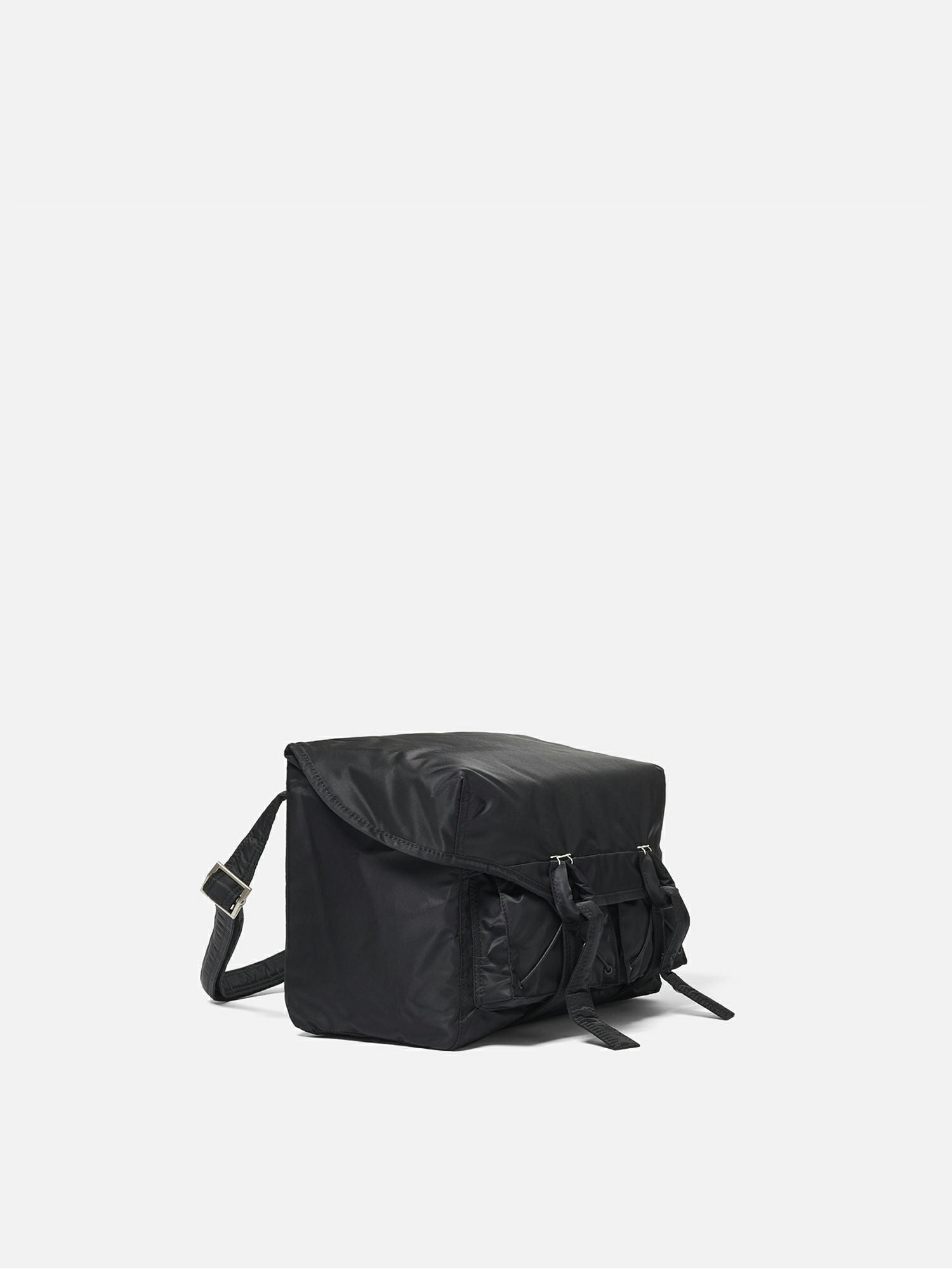SAGAN Vienna Messenger Bag M RECYCLED NYLON ブラック |SAGAN Vienna SAGAN Vienna Messenger Bag M RECYCLED NYLON ブラック |SAGAN Vienna