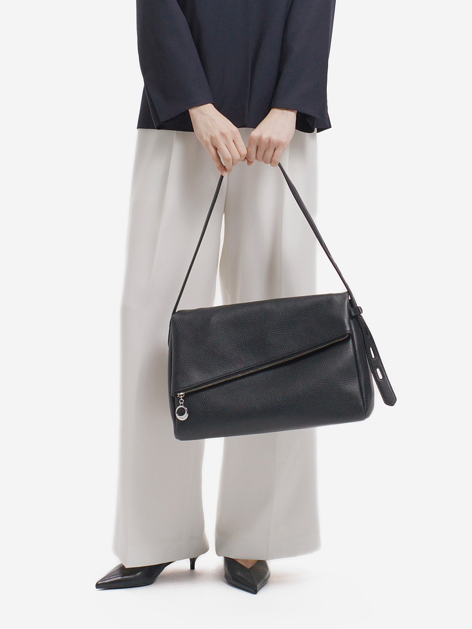 NEW CLOSET ショルダーバッグ ブラック |ショルダーバッグ・ポシェット