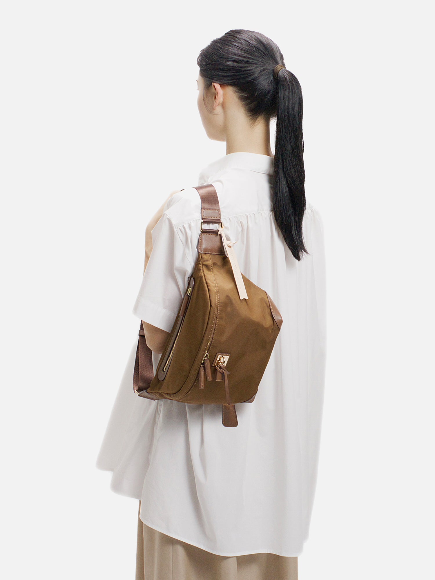 mica della valle ボディバッグ ブラウン |ショルダーバッグ