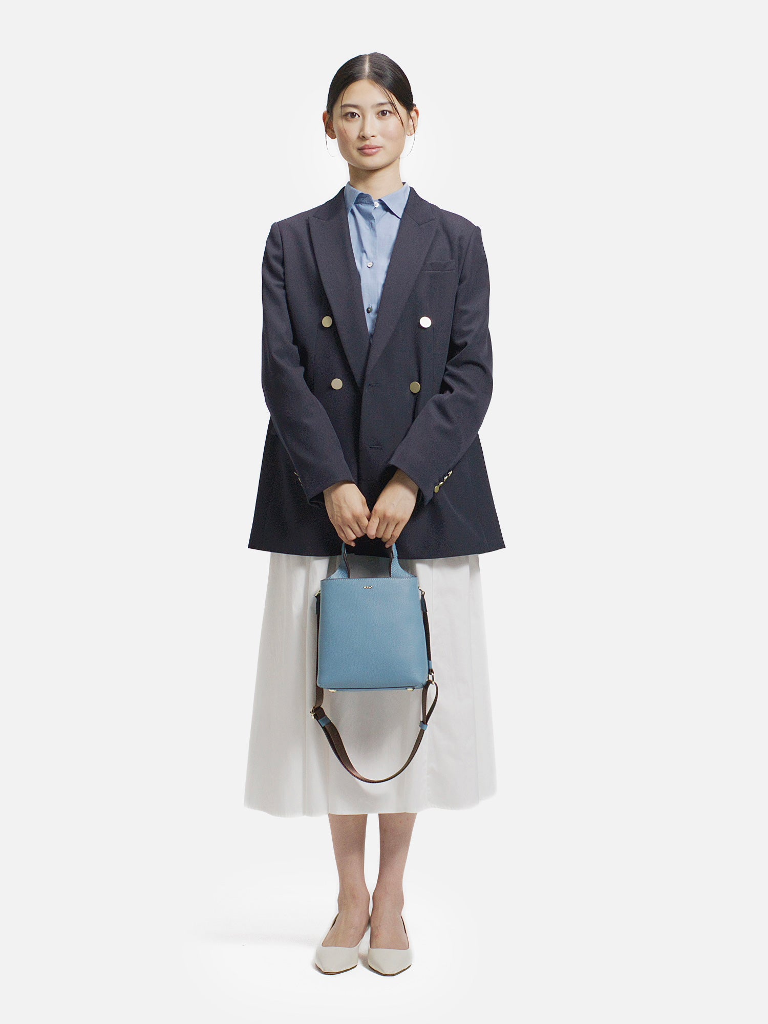 美品MOYNA水色/シルバー ビーズ装飾 ハンドル付きクラッチバッグ mica della valle ミニバッグ ライトブルー |ショルダーバッグ