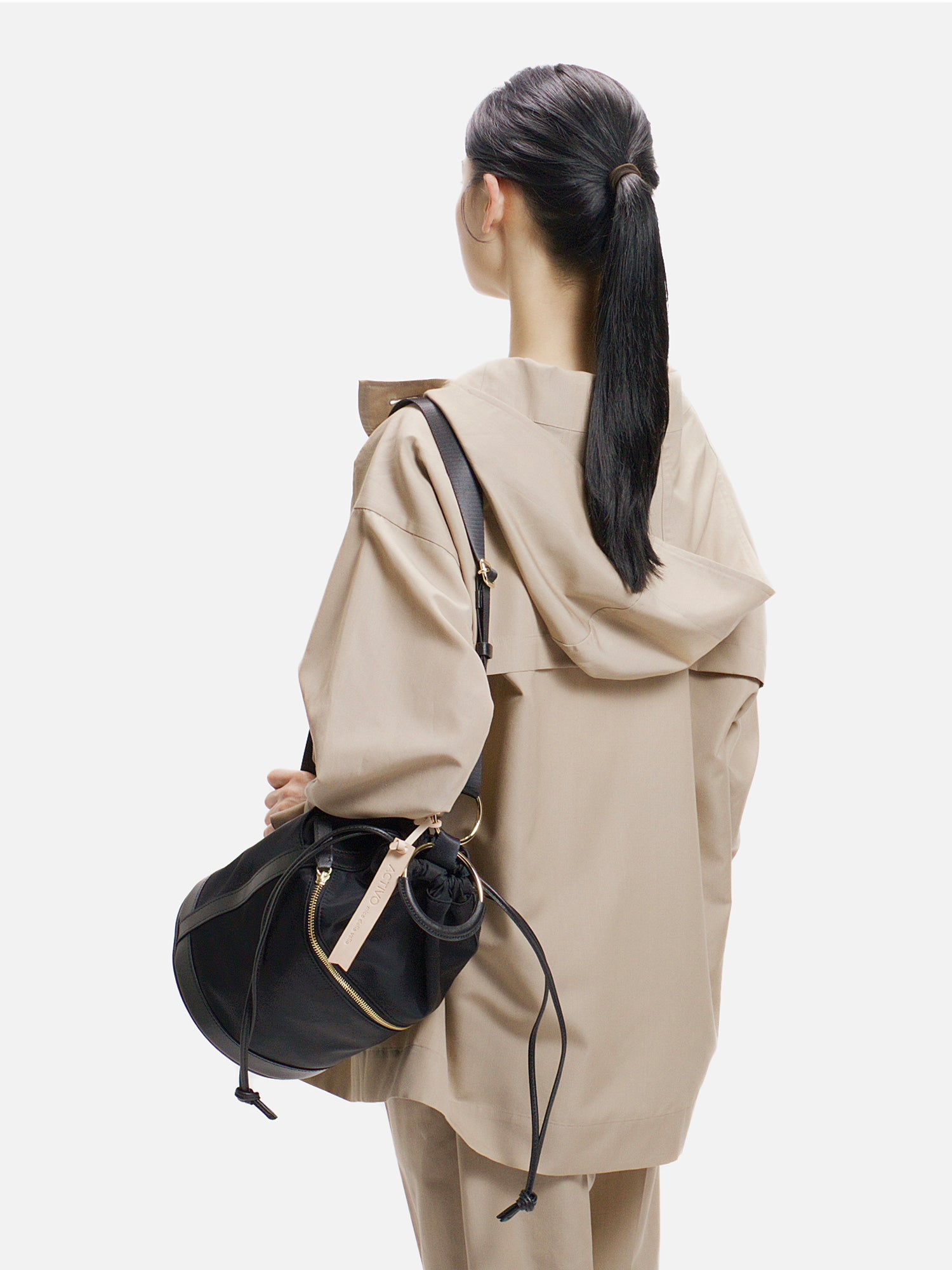 mica della valle ショルダーバッグ ブラック |ショルダーバッグ