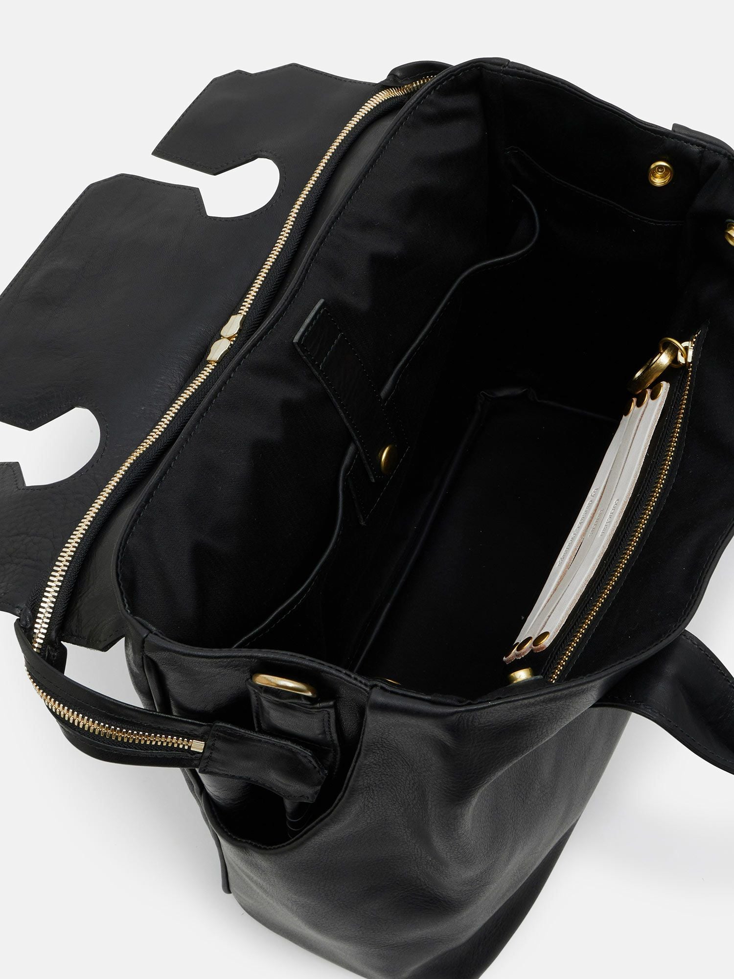 cornelian taurus by daisuke iwanaga key hole boston MID ブラック