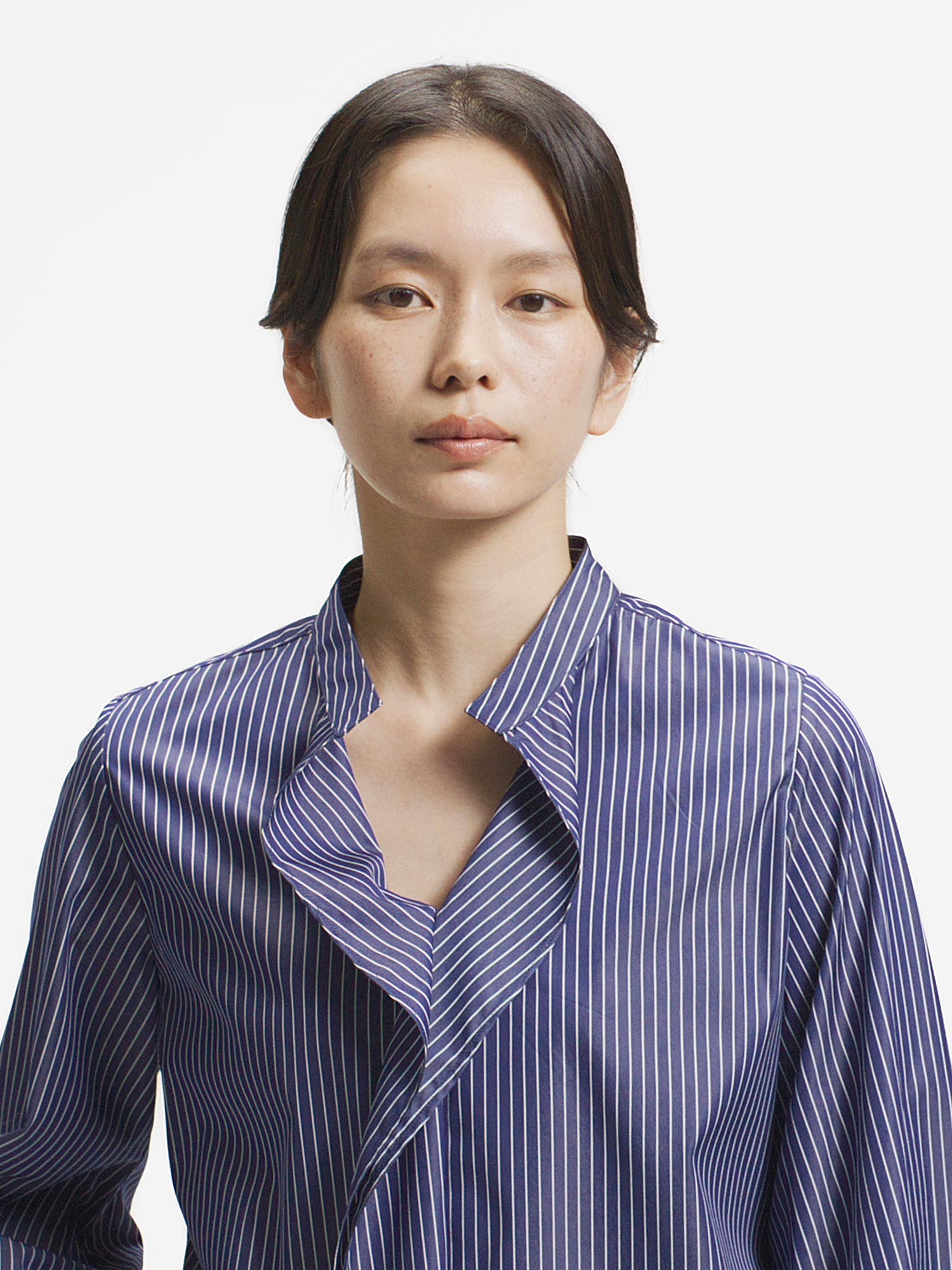 エムフィル T/Cストライプシャープ フリルブラウス ネイビー |トップス