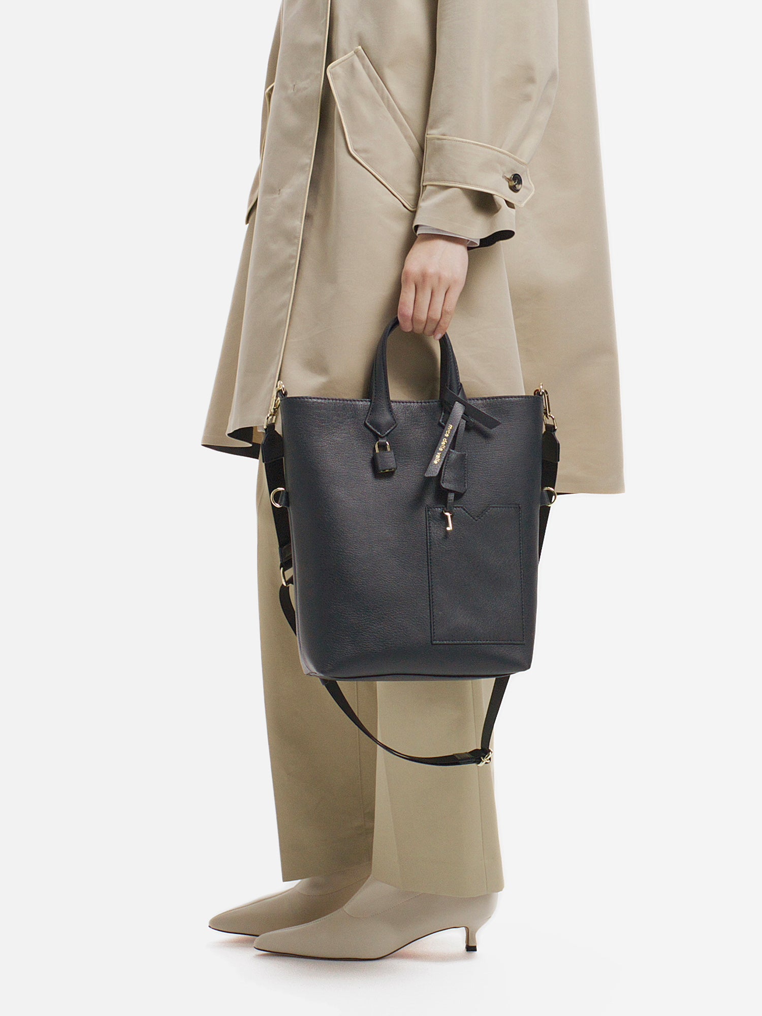 mica della valle トート型ショルダーバッグ ブラック |ショルダー