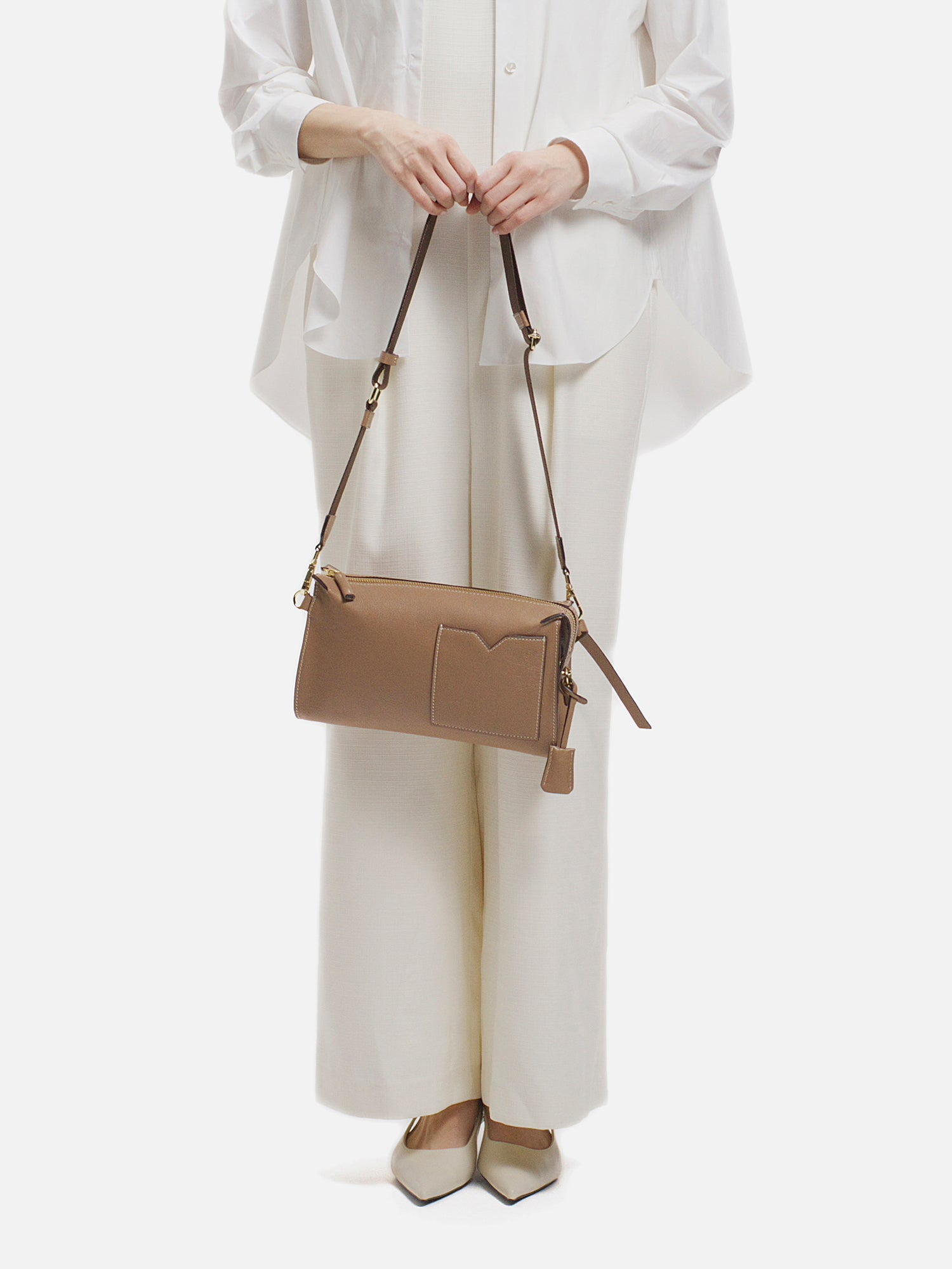 mica della valle ショルダーバッグ キャメル |ショルダーバッグ